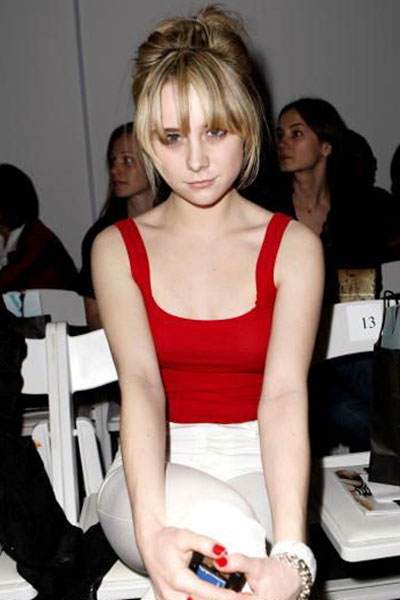 Alessandra Torresani Genre babe of the week 40 Nov 2010 The Trek BBS