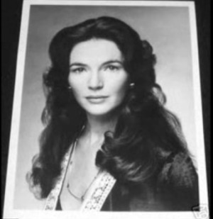 fionnulaflanagan1.jpg